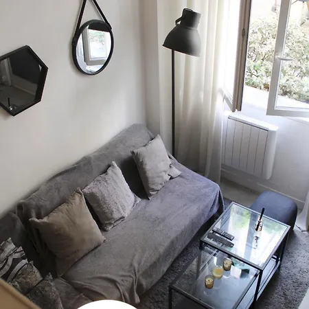 Charming Studio Near Belleville Apartment *
