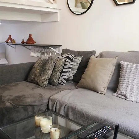 Apartment Charming Studio Near Belleville Paris