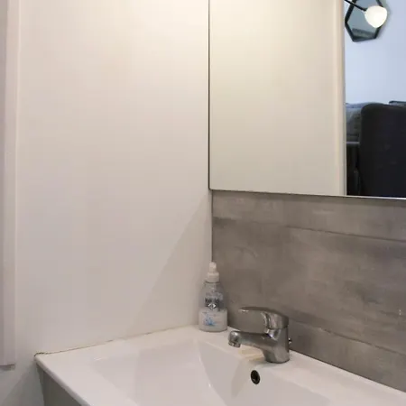 Apartment Charming Studio Near Belleville Paris