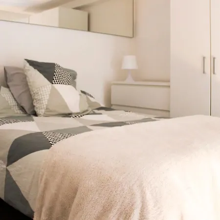 Charming Studio Near Belleville Paris