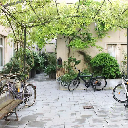 Apartment Charming Studio Near Belleville Paris